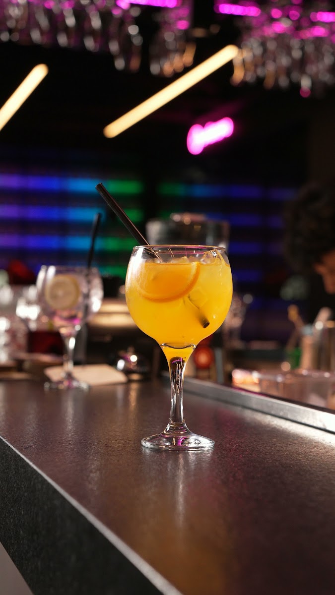 Dois drinks no balcão do SulJan