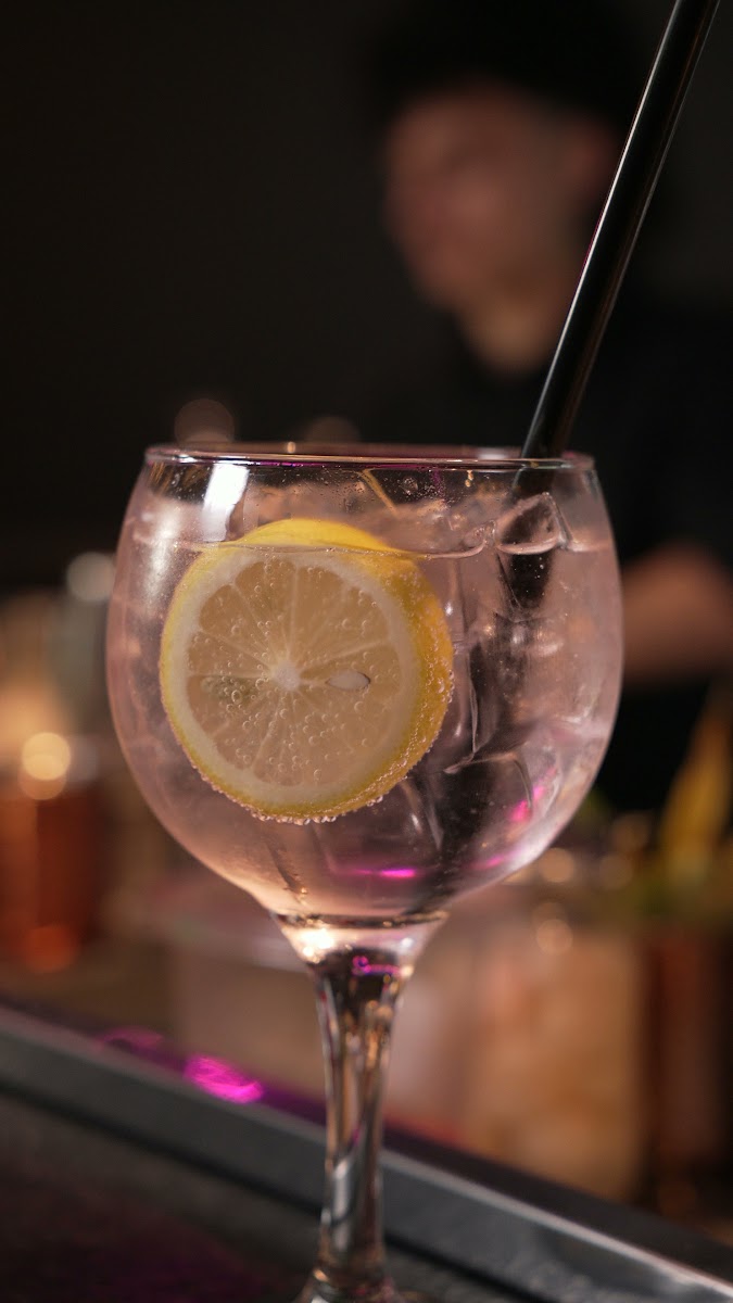 Drink autoral servido no bar SulJan